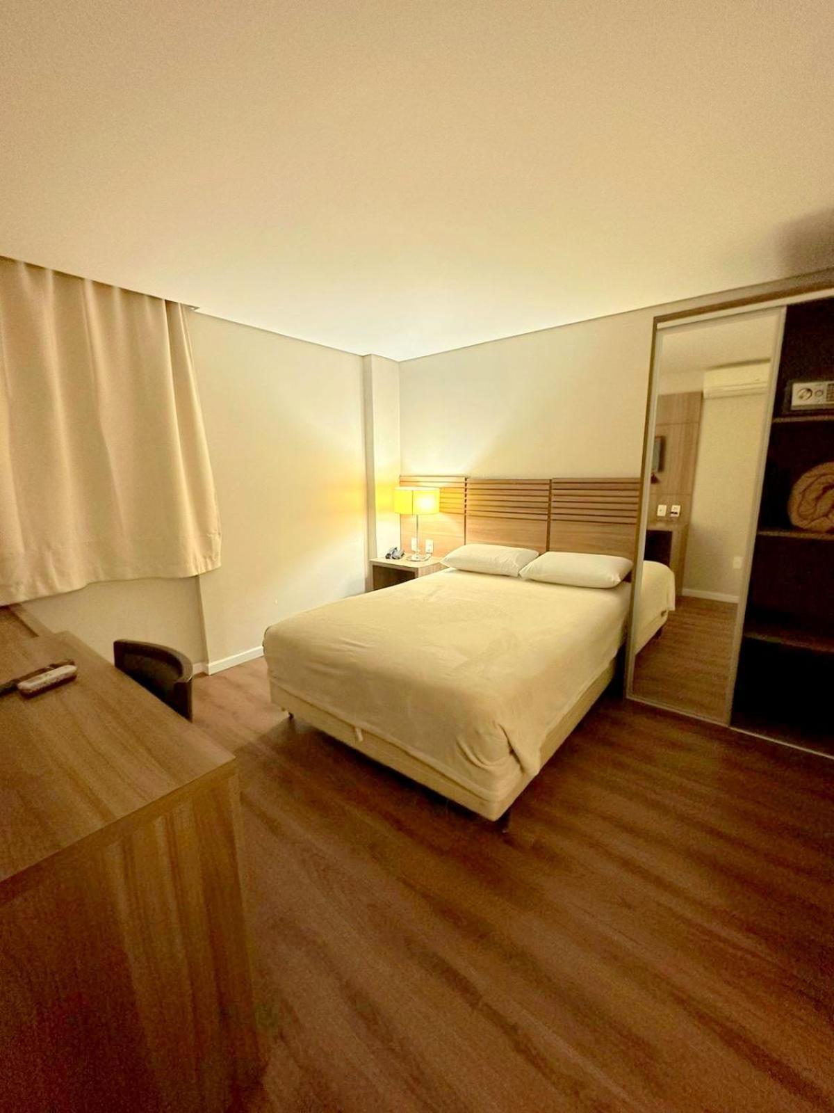 Umbu Hotel Porto Alegre - Centro Historico - Prox Aeroporto 15Min Екстериор снимка