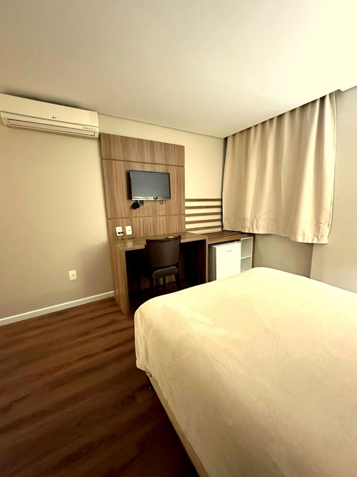 Umbu Hotel Porto Alegre - Centro Historico - Prox Aeroporto 15Min Стая снимка